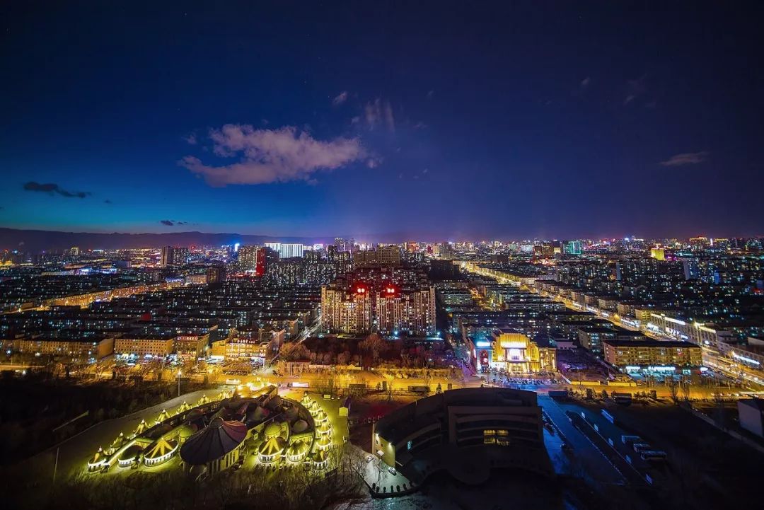 呼和浩特盛会，嘉宾云集，观众热情洋溢